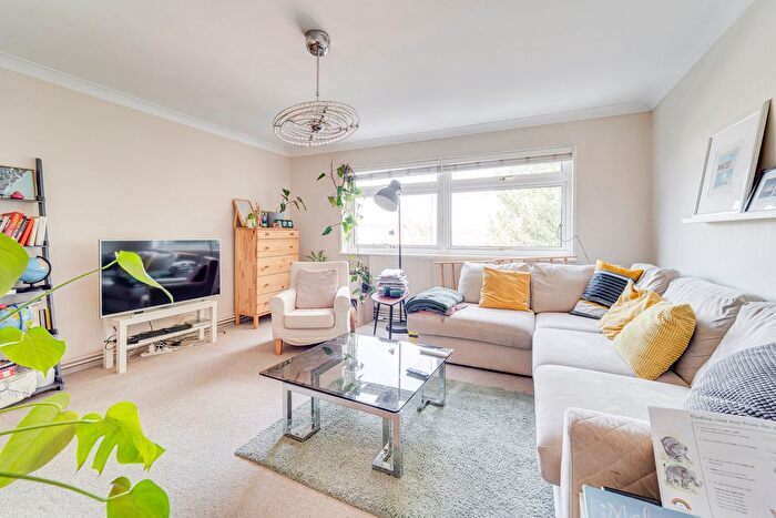 3 Bedroom Flat To Rent In Shepherds Hill, Highgate, London, N6