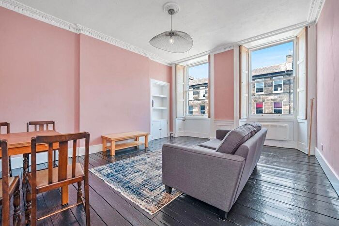 2 Bedroom Flat To Rent In L Clerk Street, Edinburgh, EH8