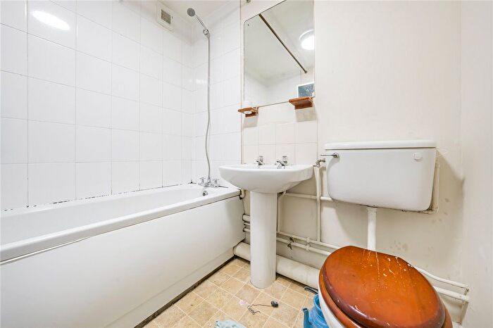 1 Bedroom Flat For Sale In Jasper House, Percy Gardens, Worcester Park, KT4