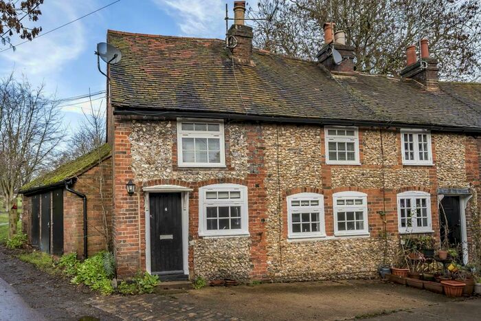 2 Bedroom Cottage To Rent In Bury Lane, Chesham, HP5