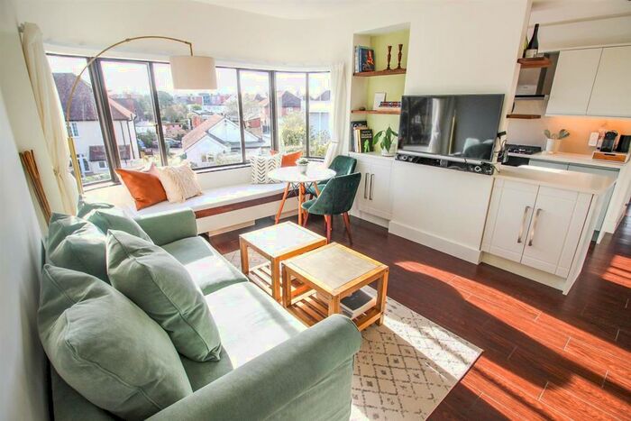 1 Bedroom Apartment To Rent In Bridge Road, East Molesey, KT8