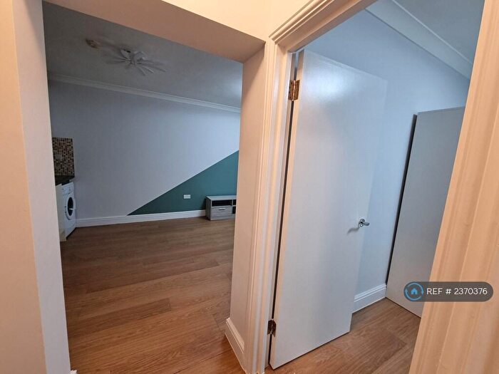 1 Bedroom Flat To Rent In Lea Bridge Road, London, E10