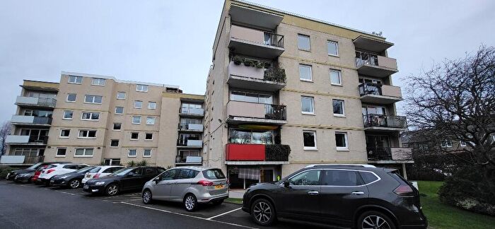 2 Bedroom Flat To Rent In Queen's Park Court, Meadowbank, Edinburgh, EH8