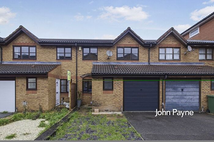 3 Bedroom Flat To Rent In Harlinger Street, London, SE18