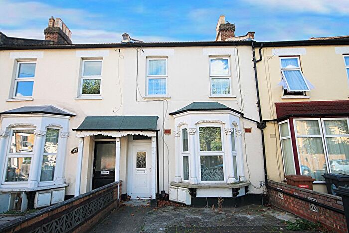 2 Bedroom Flat To Rent In Northcote Road, London, E17