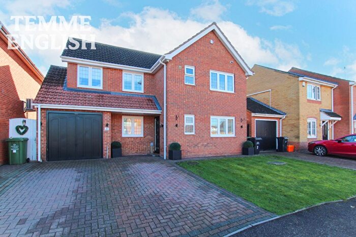 3 Bedroom Detached House For Sale In Thorpe Close, Wickford, SS12