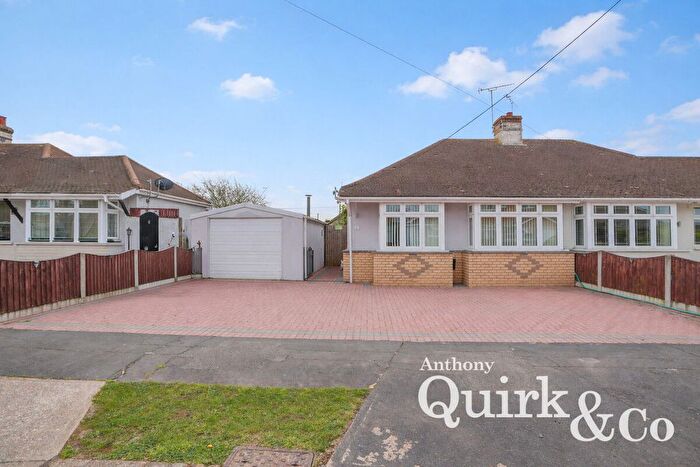 2 Bedroom Bungalow For Sale In Berkeley Lane, Canvey Island, SS8
