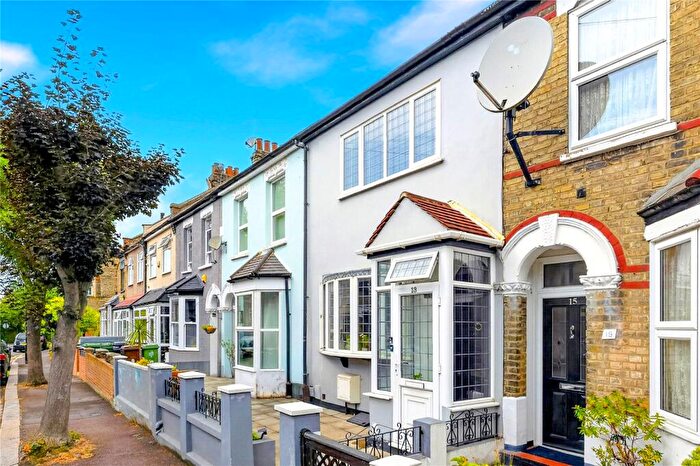 2 Bedroom Flat For Sale In Cumberland Road, Walthamstow, London, E17