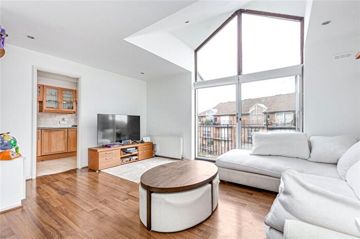 2 Bedroom Flat For Sale In Thorney Crescent, Battersea Park, SW11