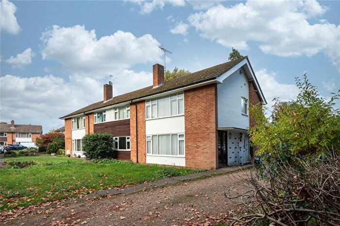 3 Bedroom Maisonette For Sale In Addlestone, Surrey, KT15