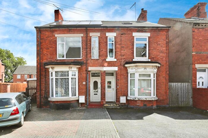 3 Bedroom Semi-Detached House For Sale In Cemetery Road, Worksop, S80