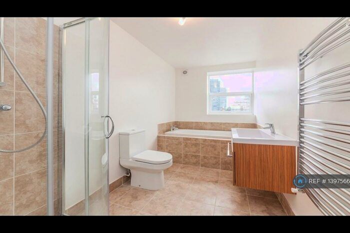 3 Bedroom Flat To Rent In Camberwell Road, London, SE5