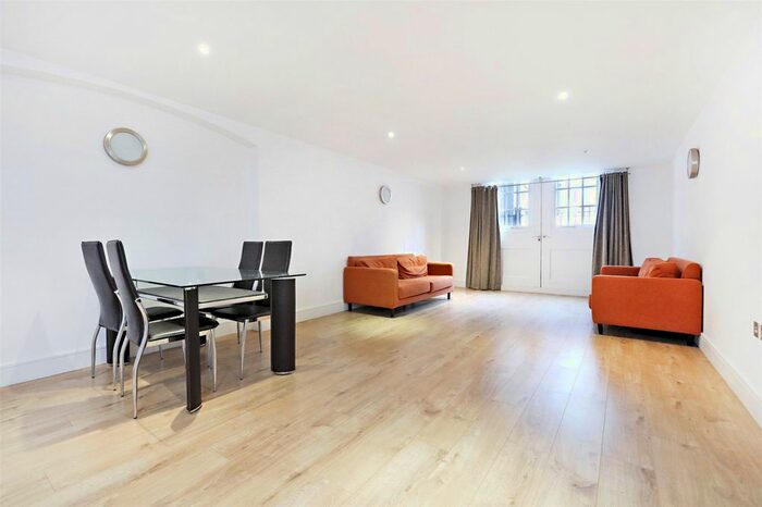 2 Bedroom Flat To Rent In Tamarind Court, Gainsford Street, London, SE1