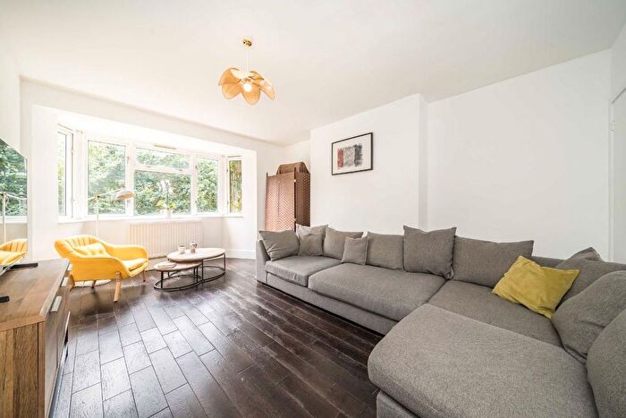 2 Bedroom Flat For Sale In Vermont Road, Wandsworth, SW18