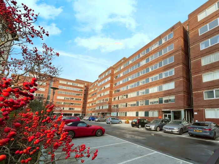 3 Bedroom Apartment To Rent In Ashdown, Eaton Road, Hove, BN3