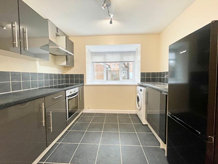 2 Bedroom Flat To Rent In Greenacre Gardens, London, E17