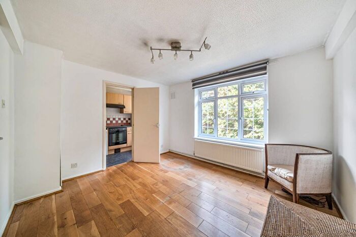 1 Bedroom Flat For Sale In Ashdown Way, Balham, London, SW17