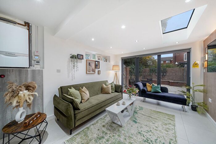 4 Bedroom Flat To Rent In Cherry Close, London, W5