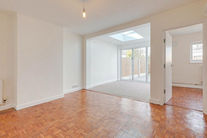 2 Bedroom Bungalow To Rent In Glenwood Avenue, Leigh-on-sea, SS9