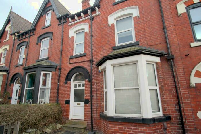 1 Bedroom Flat To Rent In Roundhay View, Leeds, West Yorkshire, Uk, LS8