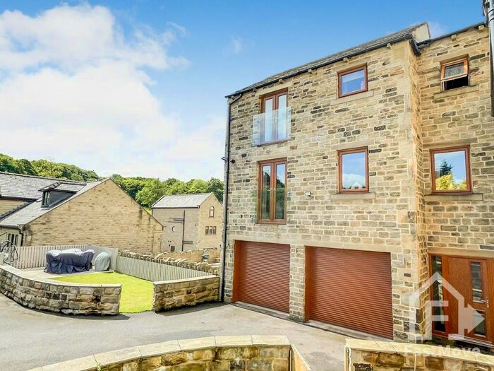 4 Bedroom Town House For Sale In Wakefield Road, Denby Dale, Huddersfield, HD8
