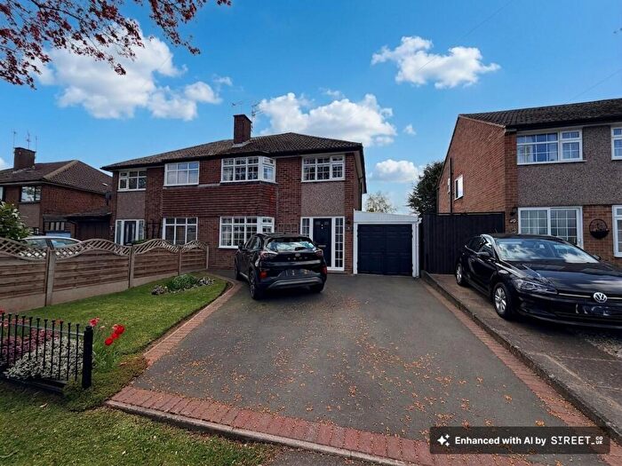 3 Bedroom Semi Detached House For Sale In Winchester Avenue, Nuneaton, CV10
