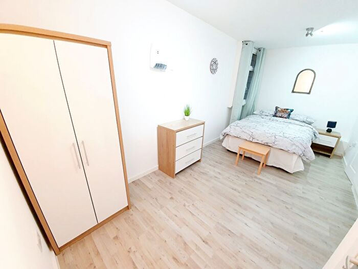 Studio To Rent In Lower High Street, Wednesbury, WS10