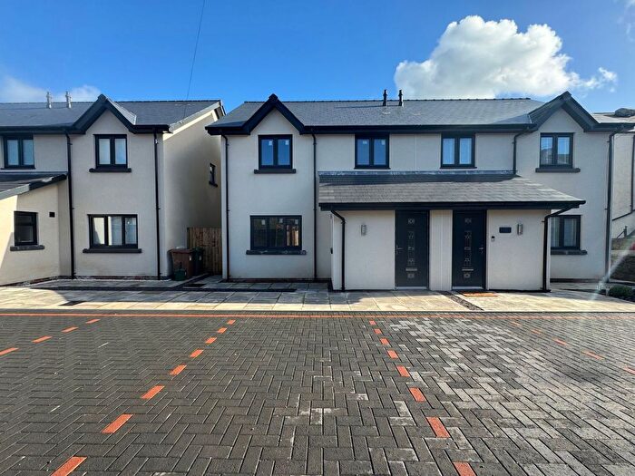 3 Bedroom Semi-Detached House For Sale In Kingsley Place, Caerphilly, CF83