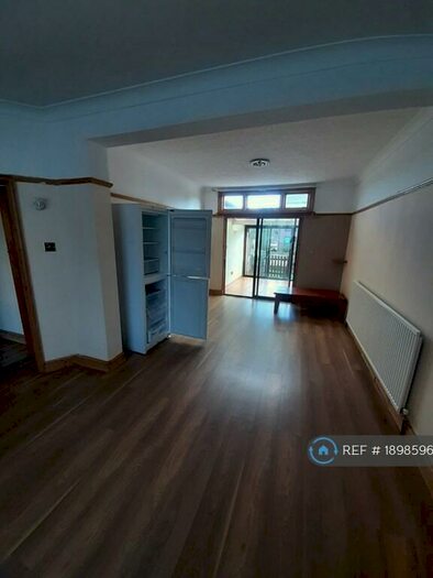 3 Bedroom Terraced House To Rent In Balmoral Road, Northampton, NN2