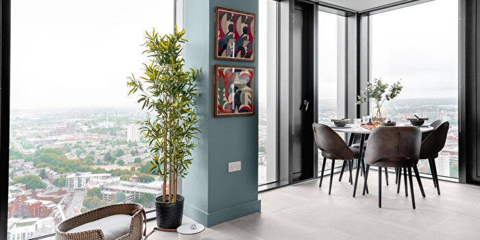 2 Bedroom Apartment To Rent In Broad Street, Birmingham, B15