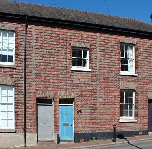 2 Bedroom Cottage For Sale In Southover High Street, Lewes, BN7