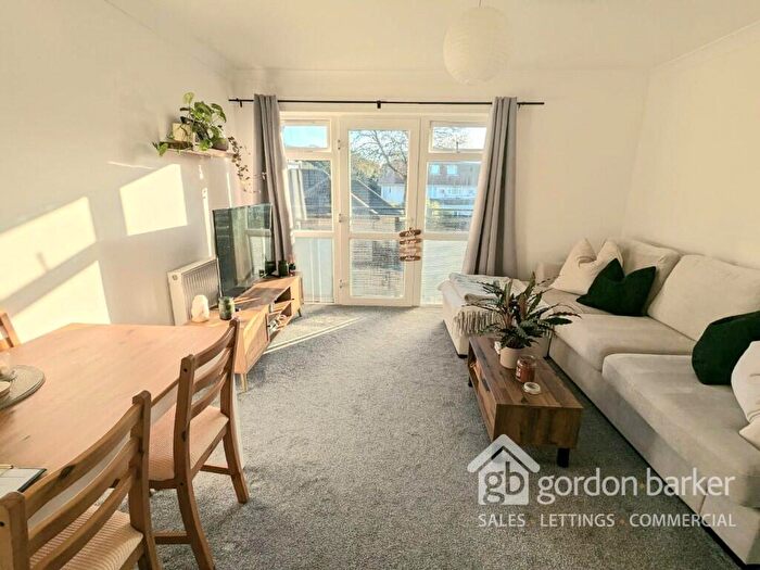 2 Bedroom Flat To Rent In Belle Vue Road, Bournemouth, Dorset, BH6