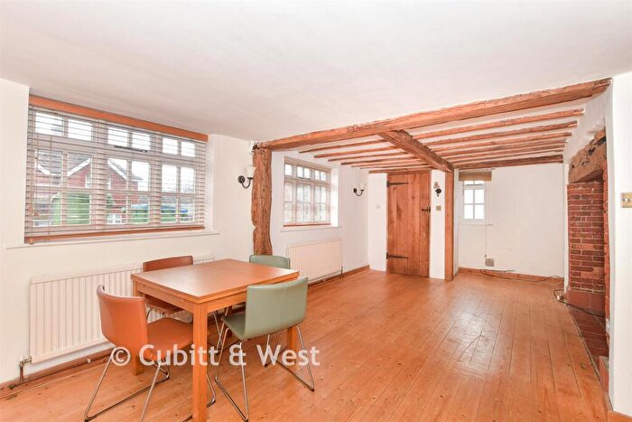 3 Bedroom Cottage For Sale In High Street, Billingshurst, West Sussex, RH14