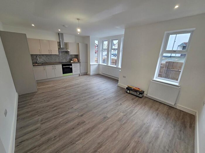 2 Bedroom Apartment To Rent In Russell Rise, Luton, LU1