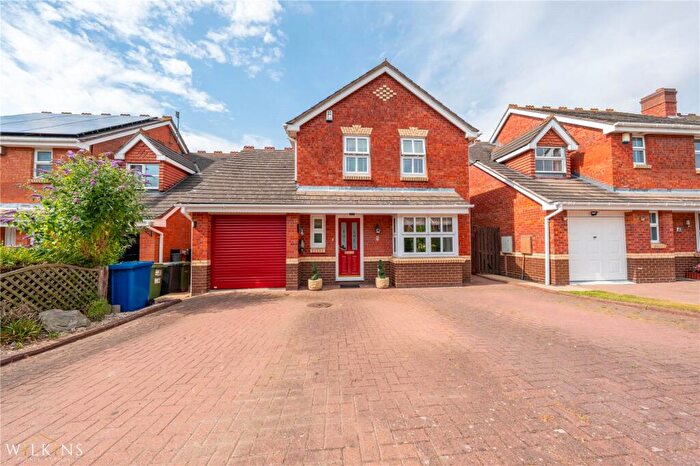 3 Bedroom Detached House For Sale In Mayfield, Wilnecote, Tamworth, Staffordshire, B77