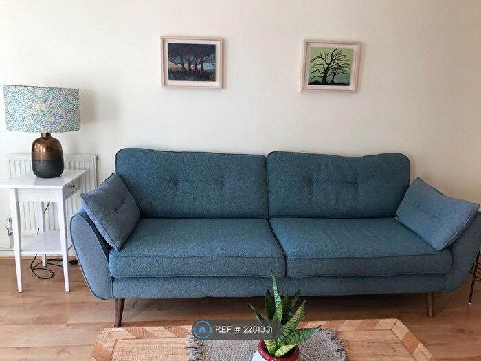 3 Bedroom Maisonette To Rent In East India Dock Road, London, E14