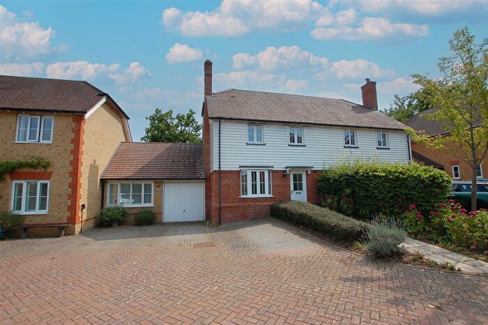 3 Bedroom Semi-Detached House For Sale In Hollow Trees Close, Leigh, TN11