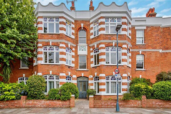 2 Bedroom Flat For Sale In Castelnau Gardens, Barnes, SW13