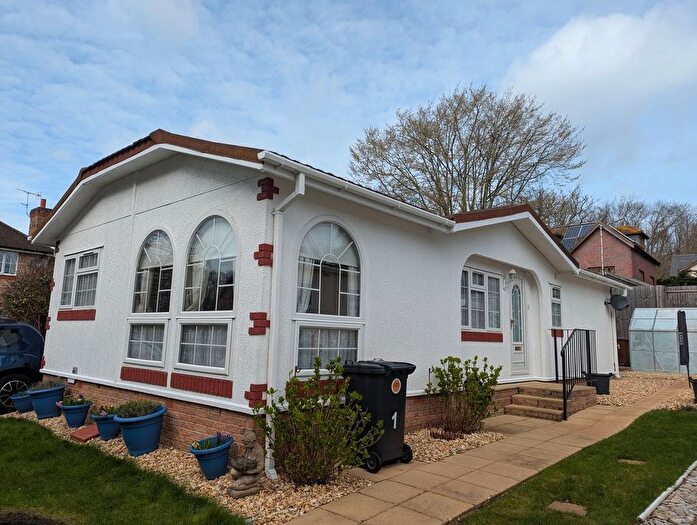 2 Bedroom Property For Sale In Shipbourne Road, Tonbridge, TN10