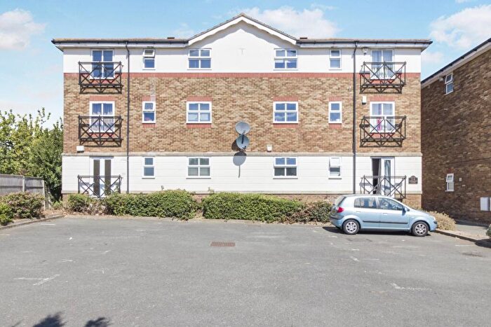 2 Bedroom Flat To Rent In Voyagers Close London, SE28