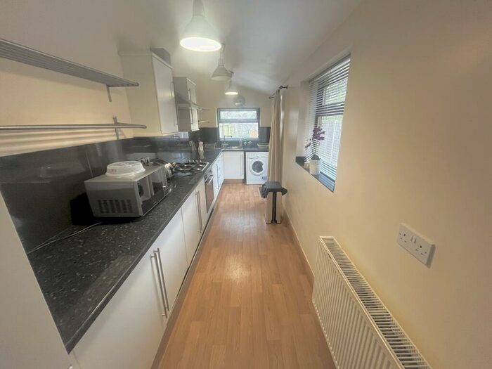 3 Bedroom House To Rent In Metchley Lane, Birmingham, B17