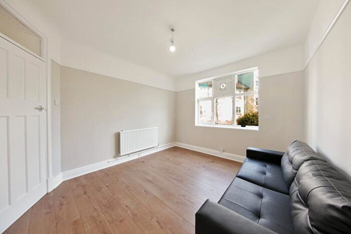 3 Bedroom Apartment To Rent In Anson Road, London, NW2