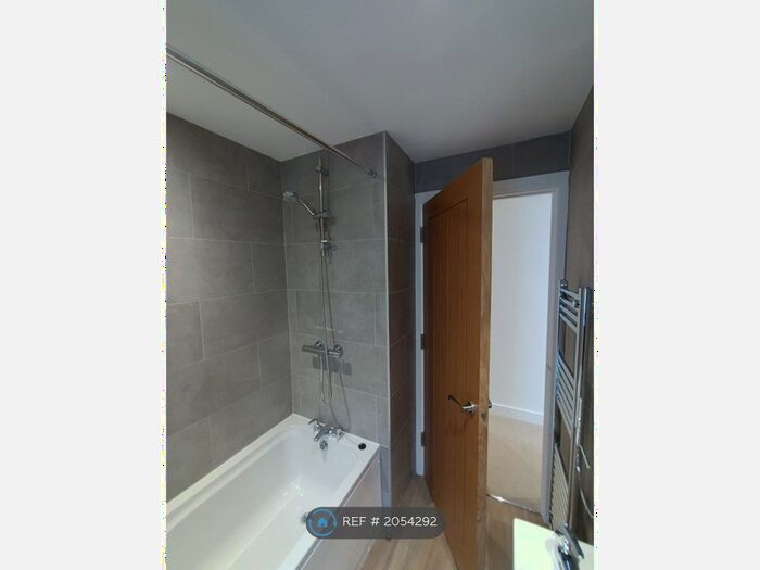 3 Bedroom Flat To Rent In Fore Street, Torpoint, PL11