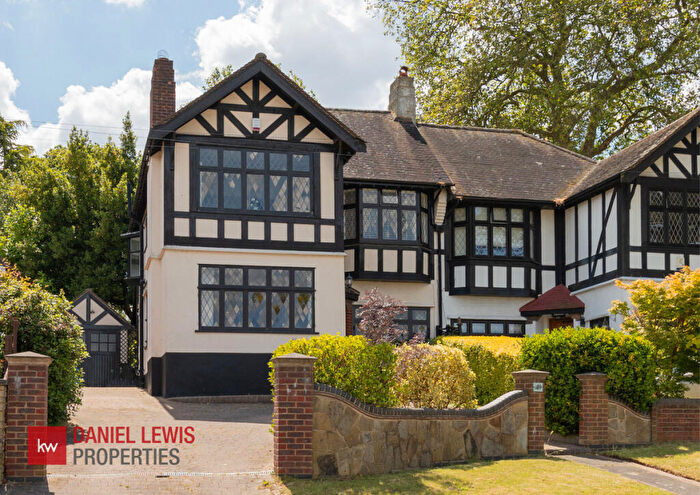 4 Bedroom Semi-Detached House For Sale In Mount Echo Drive, London, E4