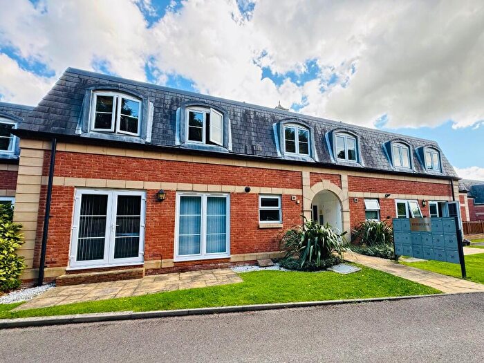 2 Bedroom Apartment For Sale In The Pavilions, Worth, Crawley, RH10