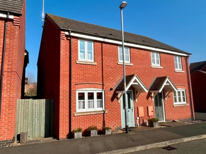 3 Bedroom Semi-Detached House For Sale In Ross Drive, Stamford, PE9