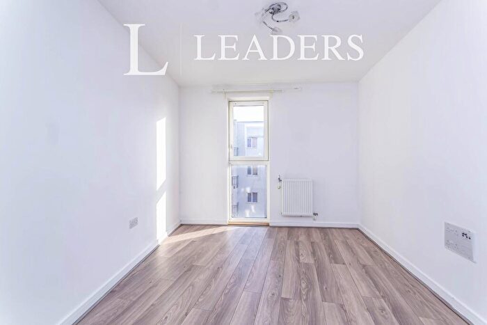 2 Bedroom Apartment To Rent In Royal Court, CR0