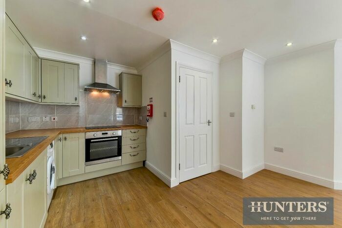 1 Bedroom Flat To Rent In New Road, Hounslow, TW3