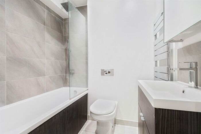 1 Bedroom Apartment For Sale In The Ring, Bracknell, Berkshire, RG12