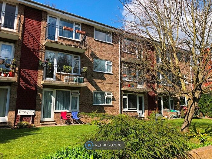 3 Bedroom Flat To Rent In Lovelace Road, Surbiton, KT6